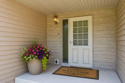 Entry Way - 5015 Martin Rd, Duluth, MN 55803 photo 1 of 2