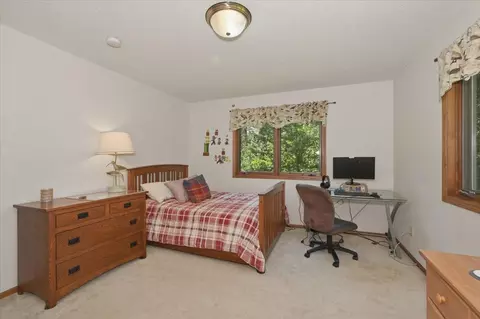 Bedroom - 5015 Martin Rd, Duluth, MN 55803 photo 3 of 8