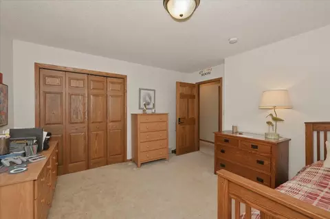 Bedroom - 5015 Martin Rd, Duluth, MN 55803 photo 4 of 8