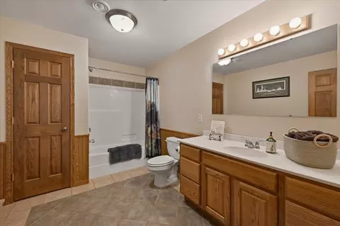 Bath - 5015 Martin Rd, Duluth, MN 55803 photo 4 of 4