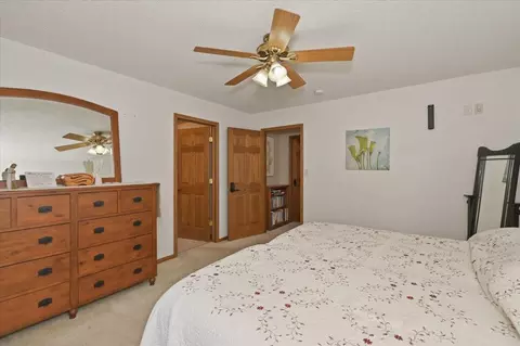 Bedroom - 5015 Martin Rd, Duluth, MN 55803 photo 2 of 8