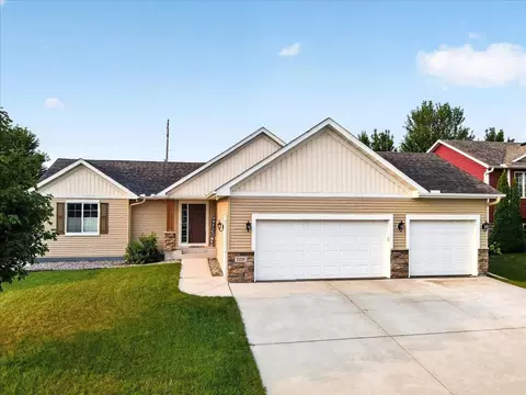 1226 Olivia St SE, New Prague, MN 56071
