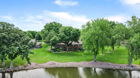 830 Lakewood Dr SW, Hutchinson, MN 55350