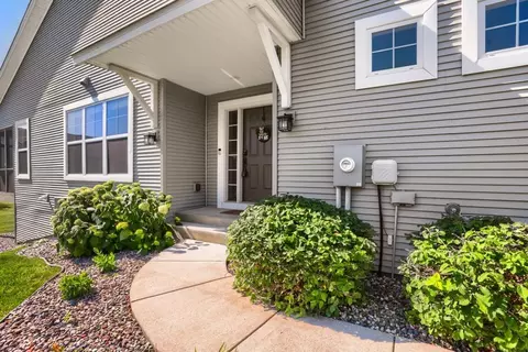 10734 Kingsfield Ln, Woodbury, MN 55129