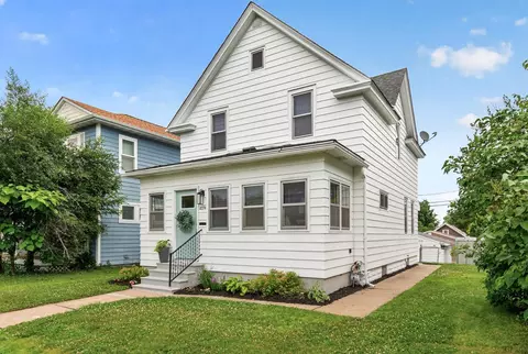 1074 Galtier St, Saint Paul, MN 55117