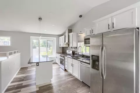 6032 Upper 51st St N, Oakdale, MN 55128