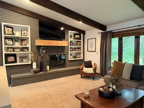 Living - 3155 Matthew Dr, Windom, MN 56101 photo 2 of 7
