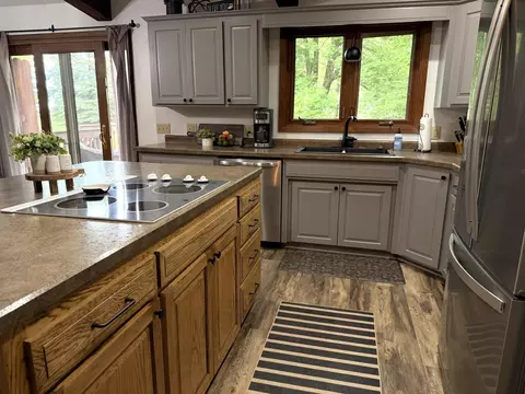 Kitchen - 3155 Matthew Dr, Windom, MN 56101 photo 2 of 6