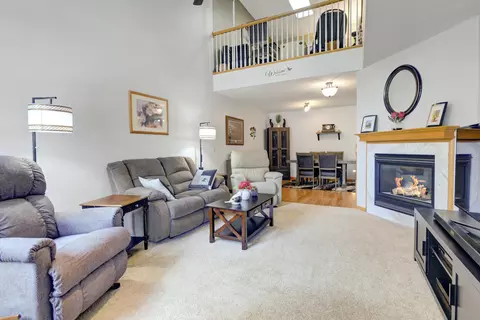 1644 Meadow Pl, Shakopee, MN 55379