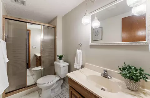 Bath - 3836 Laurel Ct, Eagan, MN 55122 photo 2 of 2