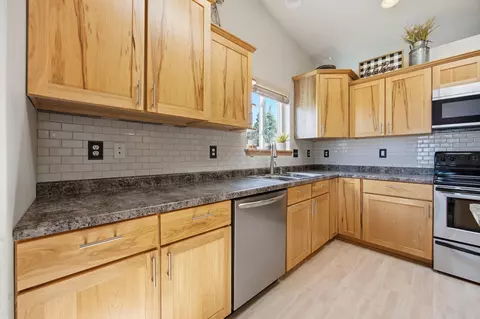 Kitchen - 4237 39th Ave S, Fargo, ND 58104 photo 3 of 4