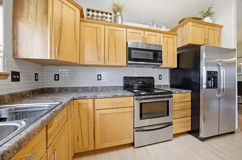 Kitchen - 4237 39th Ave S, Fargo, ND 58104 photo 4 of 4
