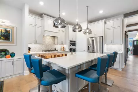 16377 Glory Ln, Eden Prairie, MN 55344