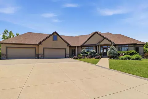 22720 Sweeney Ln, Lakeville, MN 55044