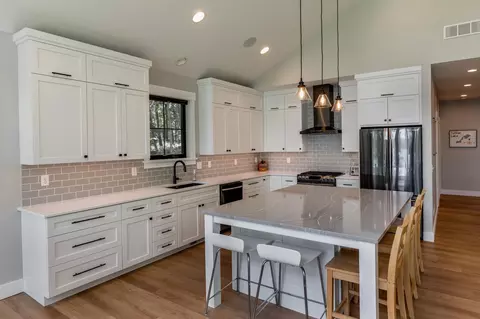 Kitchen - 2229 Red Oak Dr SW, Brainerd, MN 56401 photo 2 of 4