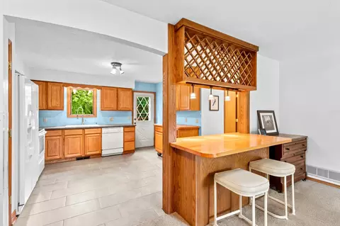 Kitchen - 1390 Rainier Ln, Eagan, MN 55121 photo 5 of 5