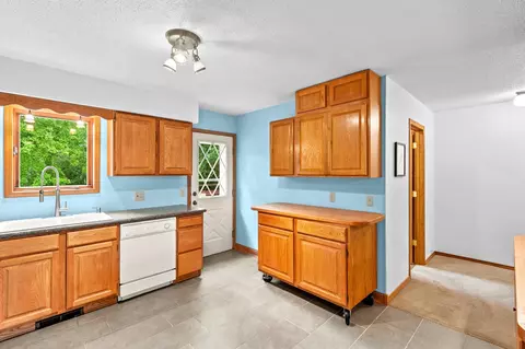 Kitchen - 1390 Rainier Ln, Eagan, MN 55121 photo 3 of 5