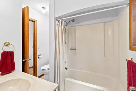 Bath - 1390 Rainier Ln, Eagan, MN 55121 photo 1 of 2