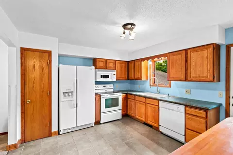 Kitchen - 1390 Rainier Ln, Eagan, MN 55121 photo 2 of 5