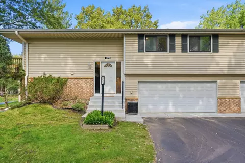 1273 Timbershore Ln, Eagan, MN 55123
