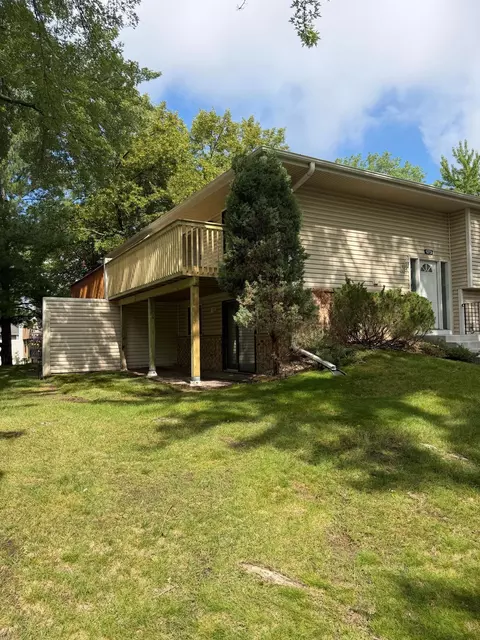 1273 Timbershore Ln, Eagan, MN 55123