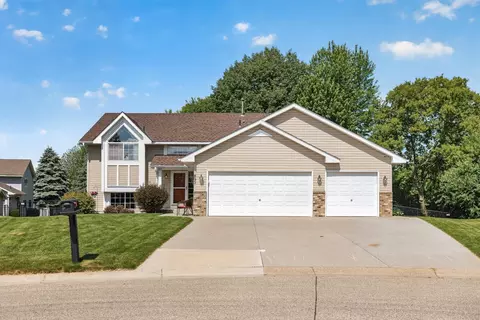 893 Marnie Cir S, Maplewood, MN 55119
