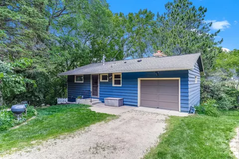 12800 Hilltop Rd, Burnsville, MN 55337