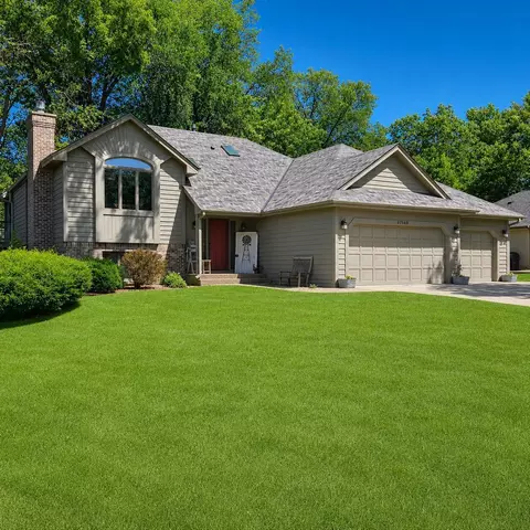 17160 Hamilton Dr, Lakeville, MN 55044