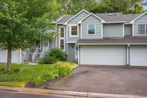 8133 Curtis Ln, Eden Prairie, MN 55347