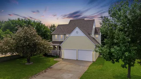 3921 5th St S, Moorhead, MN 56560