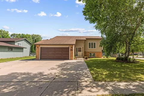 1626 36 12 Ave S, Fargo, ND 58104