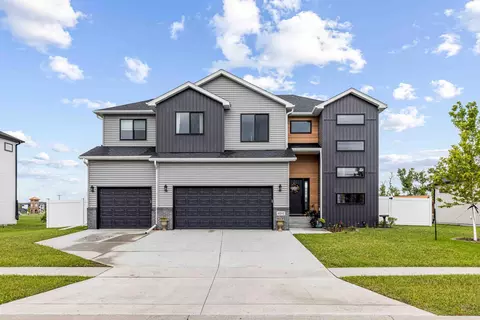 4212 Pine Pkwy S, Fargo, ND 58104