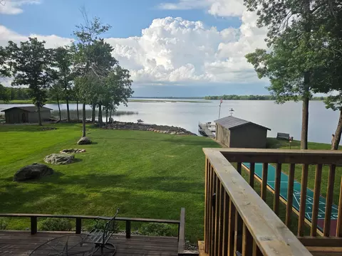 850 Main St W, Isle, MN 56342