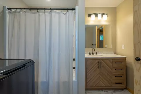 Bath - 30784 E Cottonwood Rd, Cushing, MN 56443 photo 1 of 2