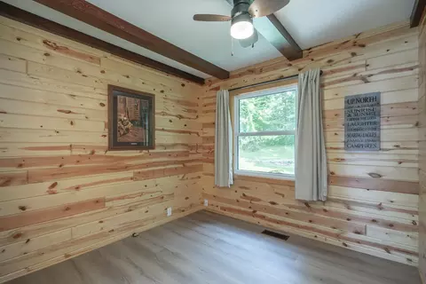 Bedroom - 30784 E Cottonwood Rd, Cushing, MN 56443 photo 7 of 12