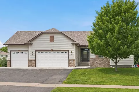 29661 Shoreview Cir, Lindstrom, MN 55045