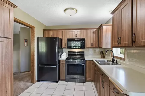 Kitchen - 6637 229th St, Saint Cloud, MN 56301 photo 3 of 4