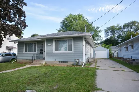 1013 9th St NE, Rochester, MN 55906