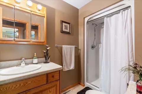 Bath - 31204 Apache Cir, Pequot Lakes, MN 56472 photo 2 of 3