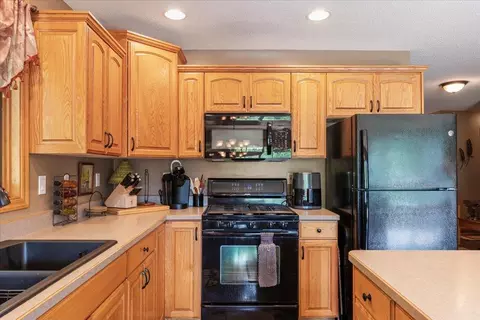 Kitchen - 31204 Apache Cir, Pequot Lakes, MN 56472 photo 3 of 6