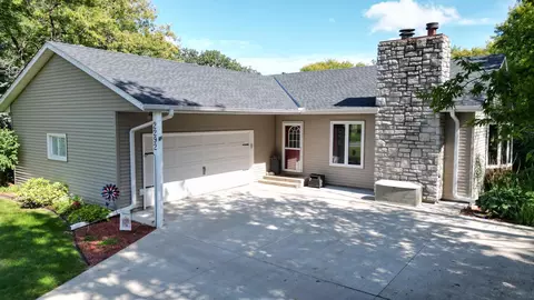 2292 7th St N, North Saint Paul, MN 55109
