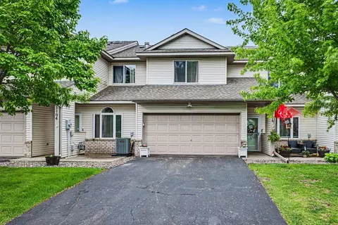1106 Crystal Pl W, Chaska, MN 55318