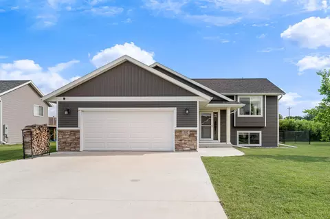 805 El Dorado St SE, Owatonna, MN 55060