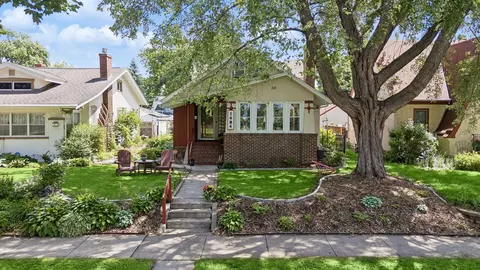 1484 Arona St, Saint Paul, MN 55108