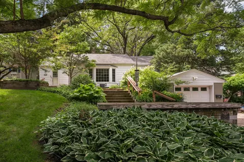 624 Pleasant St, Excelsior, MN 55331