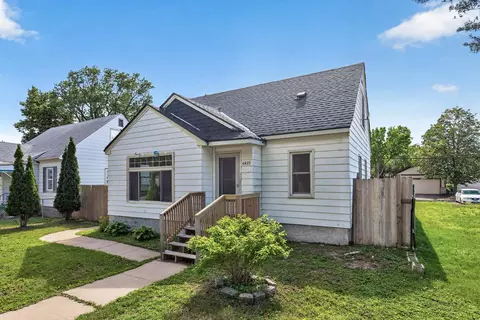 4823 Girard Ave N, Minneapolis, MN 55430