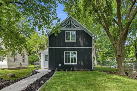 829 1st St, Saint Paul Park, MN 55071