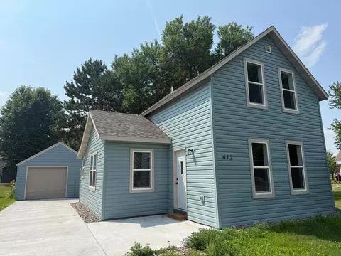 412 8th St SW, Little Falls, MN 56345