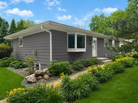 15725 2nd Ave N, Plymouth, MN 55447