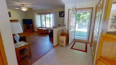 Entry Way - 401 S Bruce St S, Marshall, MN 56258 photo 2 of 4